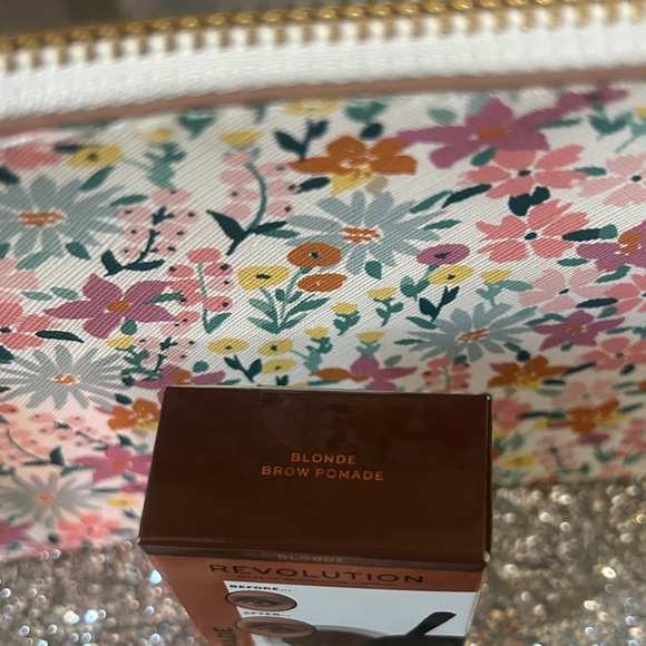 Revolution 5 Piece Cosmetic Set + Floral Pouch NWT - Picture 9 of 10